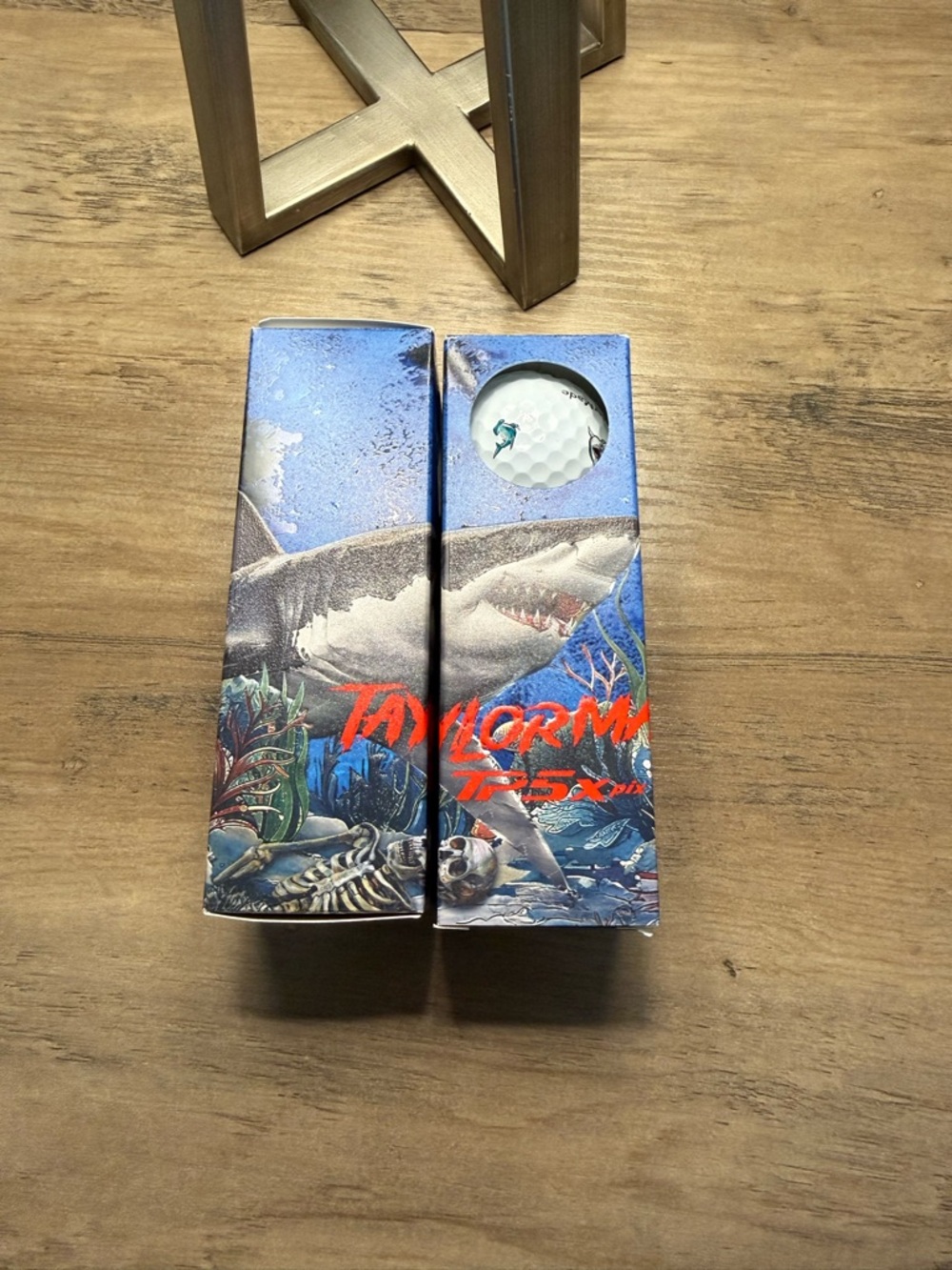TaylorMade Shark Golf Ball Sleeve TP5 pix